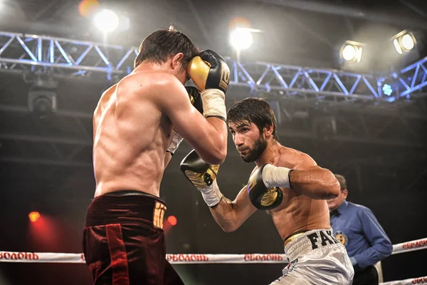 An unidentified boxers in the ring during fight for ranking points — Stock Photo, Image