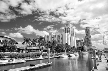 Miami, ABD-19 Şubat 2017: lüks tekne ve yat görünümünü yerleştirilmiş bir Miami South Beach Marina