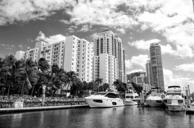 bir Miami Beach Marina için yapılan Miami, florida lüks tekne ve yat görünümünü yerleştirildi