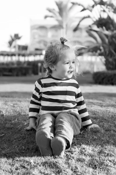 Kleiner Junge Oder Niedliches Kind Mit Glücklichem Gesicht Und Blonden — Stockfoto