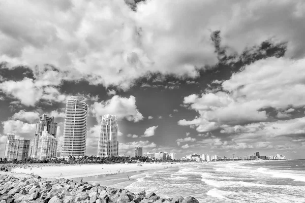 Miami Seascape Met Wolkenkrabbers Blauwe Wolken Hemel South Beach Miami — Stockfoto