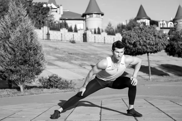 Hombre Estirando Calentando Los Músculos Antes Del Entrenamiento Entrenamiento Deportistas — Foto de Stock