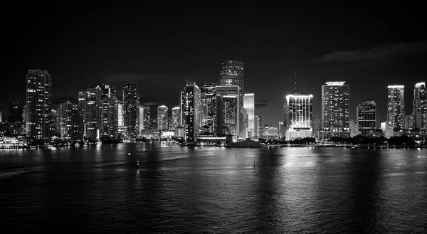 Rascacielos Miami Por Noche Yate Barco Lado Del Centro Miami —  Fotos de Stock