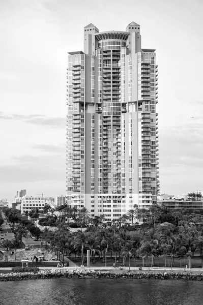 高层建筑、 公寓楼或摩天大楼 — 图库照片