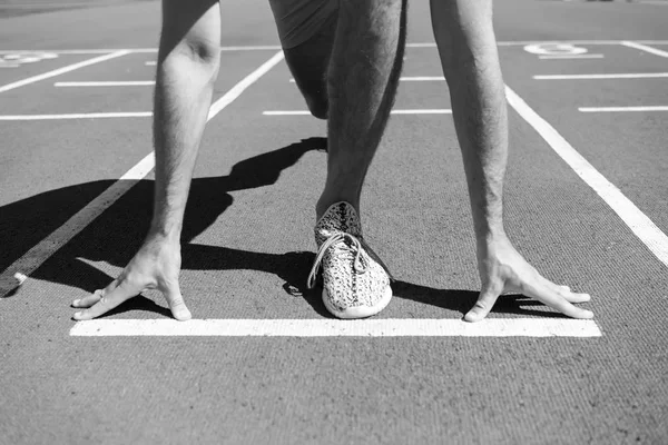 Πόδι άνθρωπος ξεκινήσει ανταγωνισμού που τρέχουν στην πίστα αρένα — Φωτογραφία Αρχείου