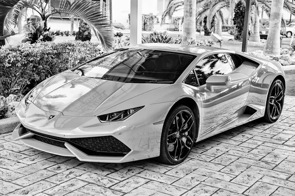 Supercar Lamborghini Aventador turuncu — Stok fotoğraf