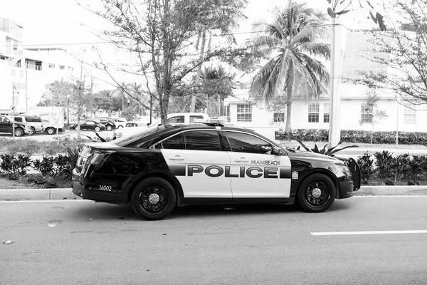 Auto della polizia sulla spiaggia di Miami — Foto Stock