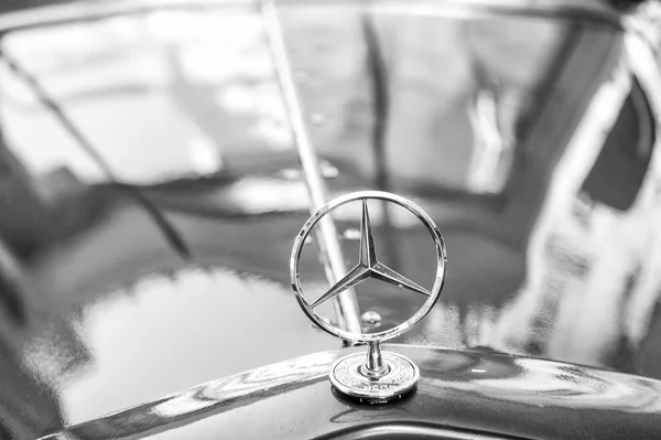 Mercedes Benz Firma o logo Close Up — Foto de Stock