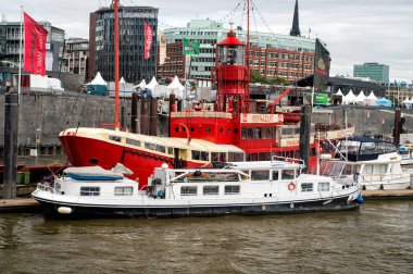 Gemi Elbe Nehri iskelede de hamburg, Almanya