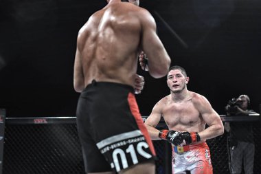 Şu yüzüğe MMA fighters mücadele