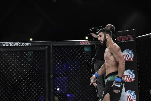 MMA-fighters slåss vid ringen — Stockfoto