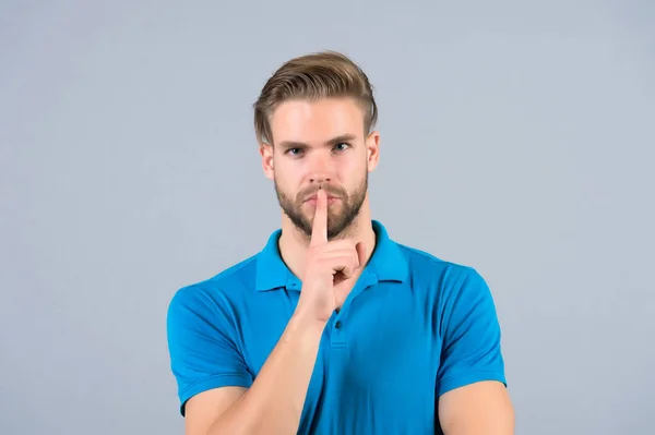Viso barbuto con gesto del dito silenzioso — Foto Stock