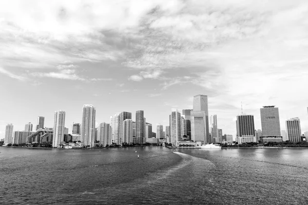 マイアミのスカイラインの超高層ビル — ストック写真