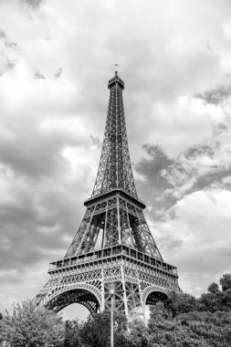 Eyfel Kulesi Paris, Fransa'da gün batımında. Romantik seyahat backgro