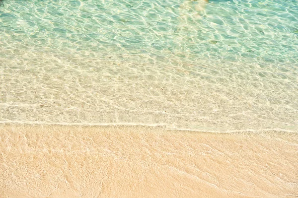 Havet rippel på sandstrand i Great Stirrup Cay, Bahamas — Stockfoto