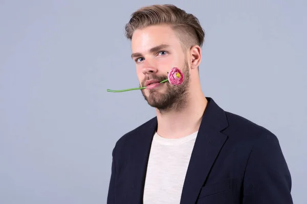 Man with flower in mouth, 8 march — Stock Photo, Image