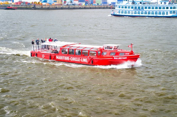 Servicio de ferry, tour en Hamburgo, Alemania —  Fotos de Stock
