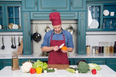 Adam bıçak mutfak pişirme pişirmek