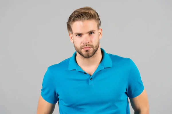 Macho in blue tshirt, fashion — Stock Photo, Image