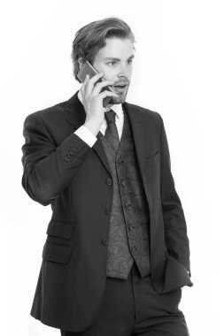 Ciddi sakallı bir menajer..