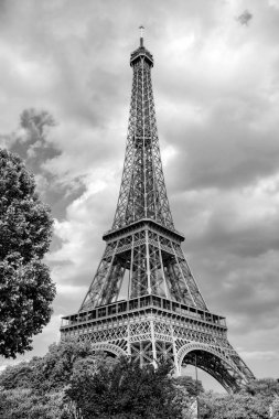 Eyfel Kulesi Paris, Fransa'da gün batımında. Romantik seyahat backgro