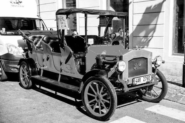 Vintage Ford car parked on the Prague street — Stock Photo, Image