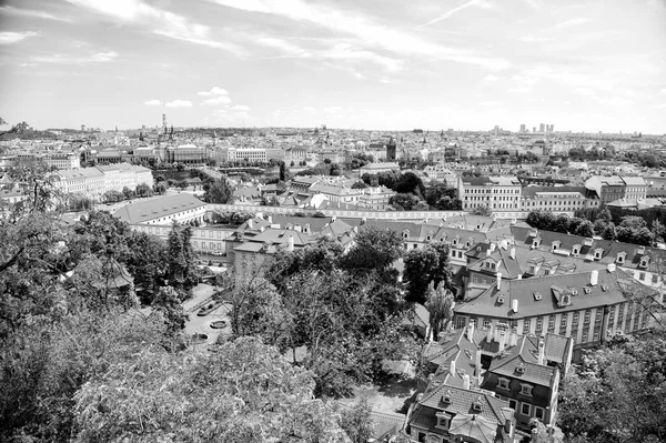 Prager Panorama mit blauem Himmel — Stockfoto