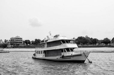 Beyaz gemi adlı çapa nehire Santarem, Brezilya