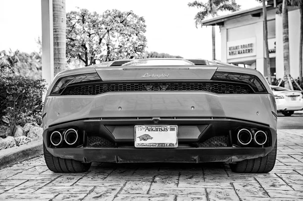 Oransje luksussportsbil Lamborghini Aventador – stockfoto