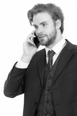 Ciddi sakallı bir menajer..