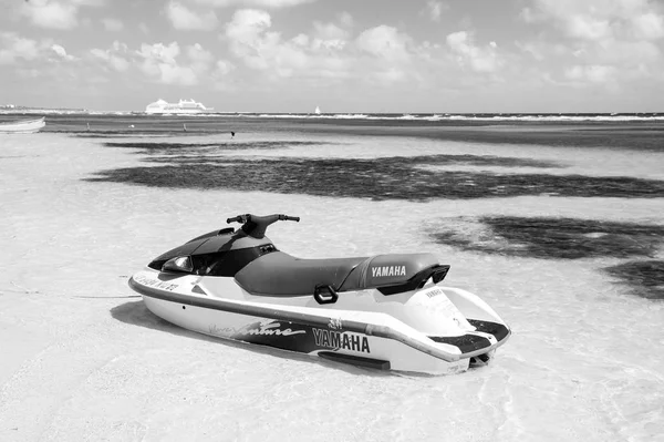 Watercraft yamaha on clear sea or ocean, Costa Maya, Mexico — Stock Photo, Image