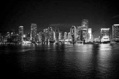 Miami manzarası gökdelen geceleri