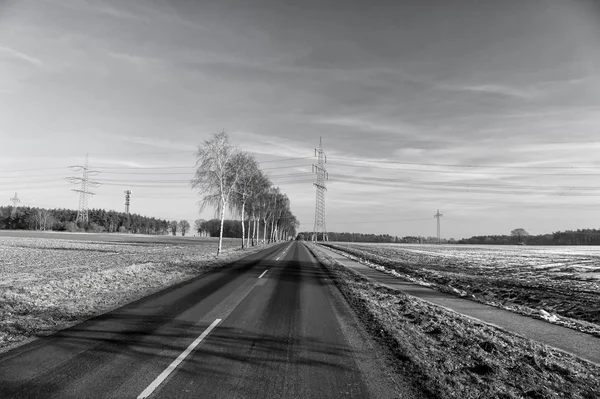 Strada asfaltata in campagna — Foto Stock
