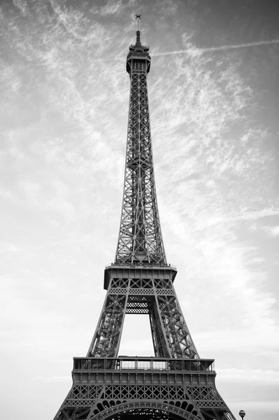Эйфелева башня на закате в Париже, Франция. HDR. Романтические путешествия ба — стоковое фото