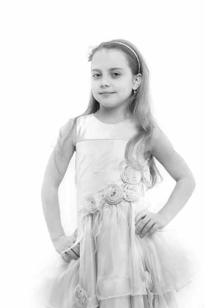 장미빛 드레스 포즈 흰색 절연 아이 — 스톡 사진