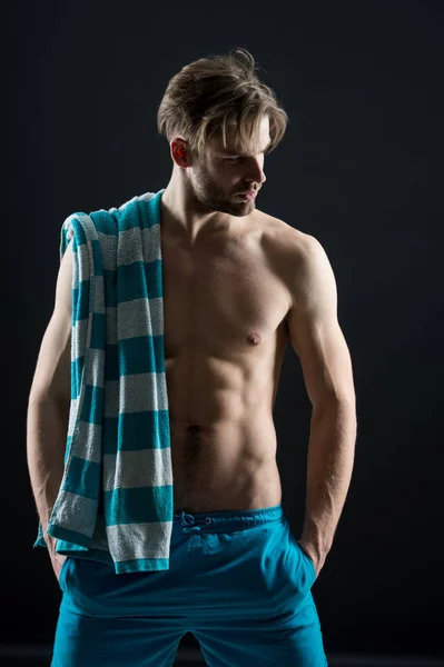 Fitness, fit man with towel on shoulder. Fitness athlete with sexy torso, six pack and ab muscles — Stock Photo, Image