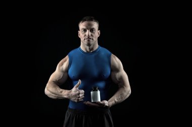 Gıda ve beslenme spor ve fitness için. Sporcu vitamini şişe gösterisi ile Yaşasın. Beslenme takviyeleri vücut geliştirmeci için. Enerji ve sağlık kavramı, vintage