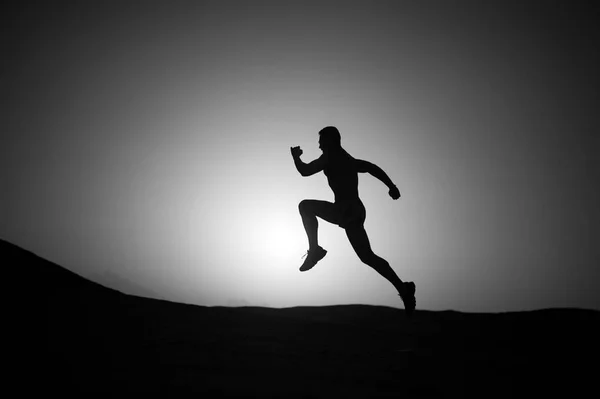 Man running silhouette at sunset, young caucasian run in mountai — Stock Photo, Image