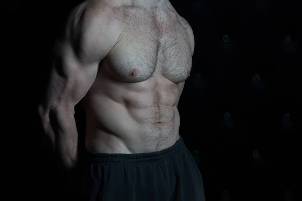 Starker Athletischer Mann Bodybuilder Bis Zur Unkenntlichkeit Kein Gesichtsbild Nackter — Stockfoto