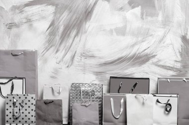 Dekorasyon ve renkli arka plan üzerinde geçerli paketin.