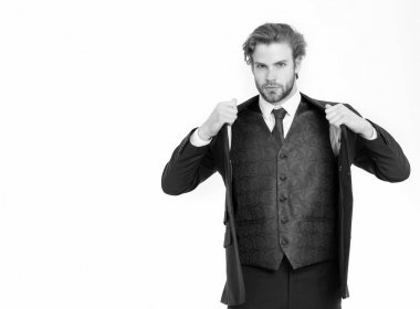 Ciddi sakallı bir menajer..