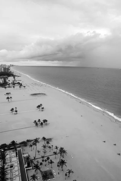 Άμμο της παραλίας και αιγιαλού στο Φορτ Λαουντερντάλε, ΗΠΑ — Φωτογραφία Αρχείου
