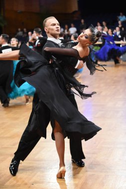 Alman Açık Şampiyonası 'nda Grand Slam Standart sırasında dans eden kimliği belirsiz bir çift.