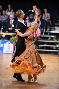 Alman Açık Şampiyonası 'nda Grand Slam Standart sırasında dans eden kimliği belirsiz bir çift.