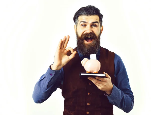 Sakallı adam not defteri ve servet ile mutlu yüz tutan — Stok fotoğraf