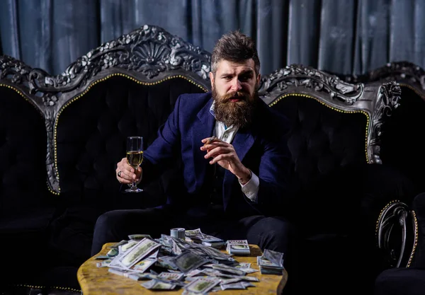 Millionaire in elegant suit smokes and drinks. — Stock Photo, Image