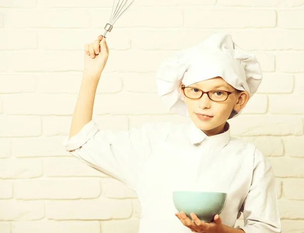 Vážný chlapec roztomilý kuchař — Stock fotografie