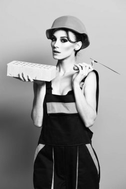 Çok tatlı seksi müteahhit kız.