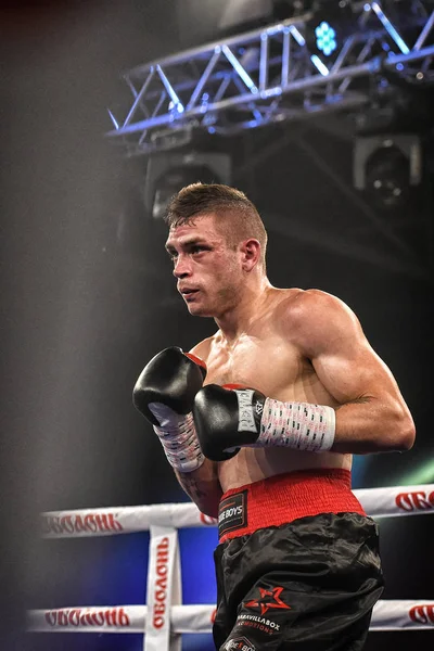 Boxers Ismael Garcia e Denys Berinchyk no ringue — Fotografia de Stock