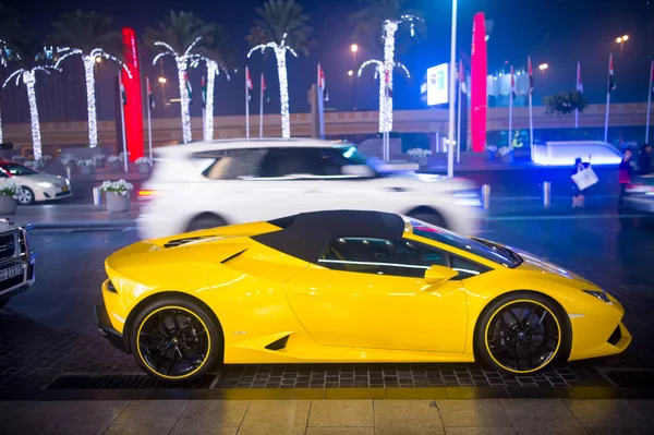 Luxury Supercar Lamborghini huracan yellow color parked next to Dubai mall. Lamborghini is famous expensive automobile brand car — Stock Photo, Image